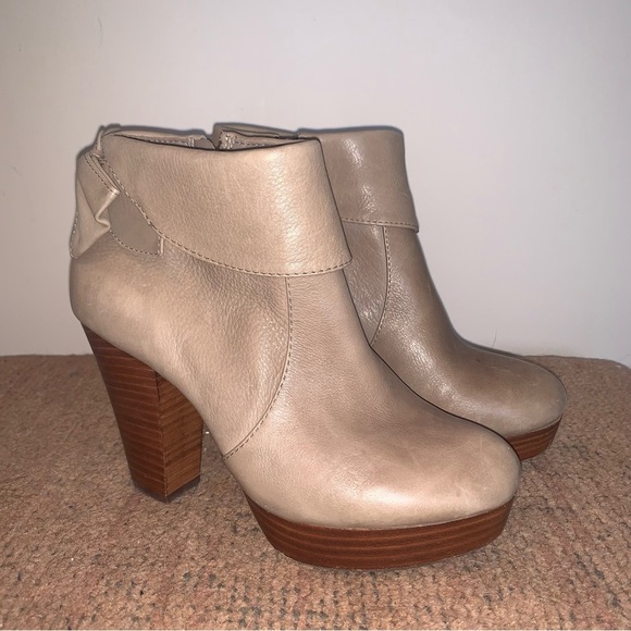 Gianni Bini Tan Leather Ankle Booties Bows - Picture 2 of 14